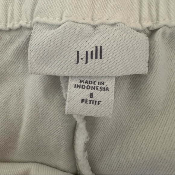 J. Jill White Bermuda Shorts Classic Cotton Design - Picture 6 of 7